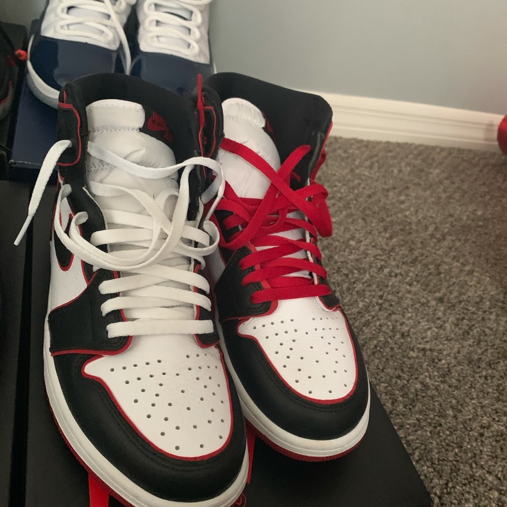 Air Jordan 1 “Bloodline”